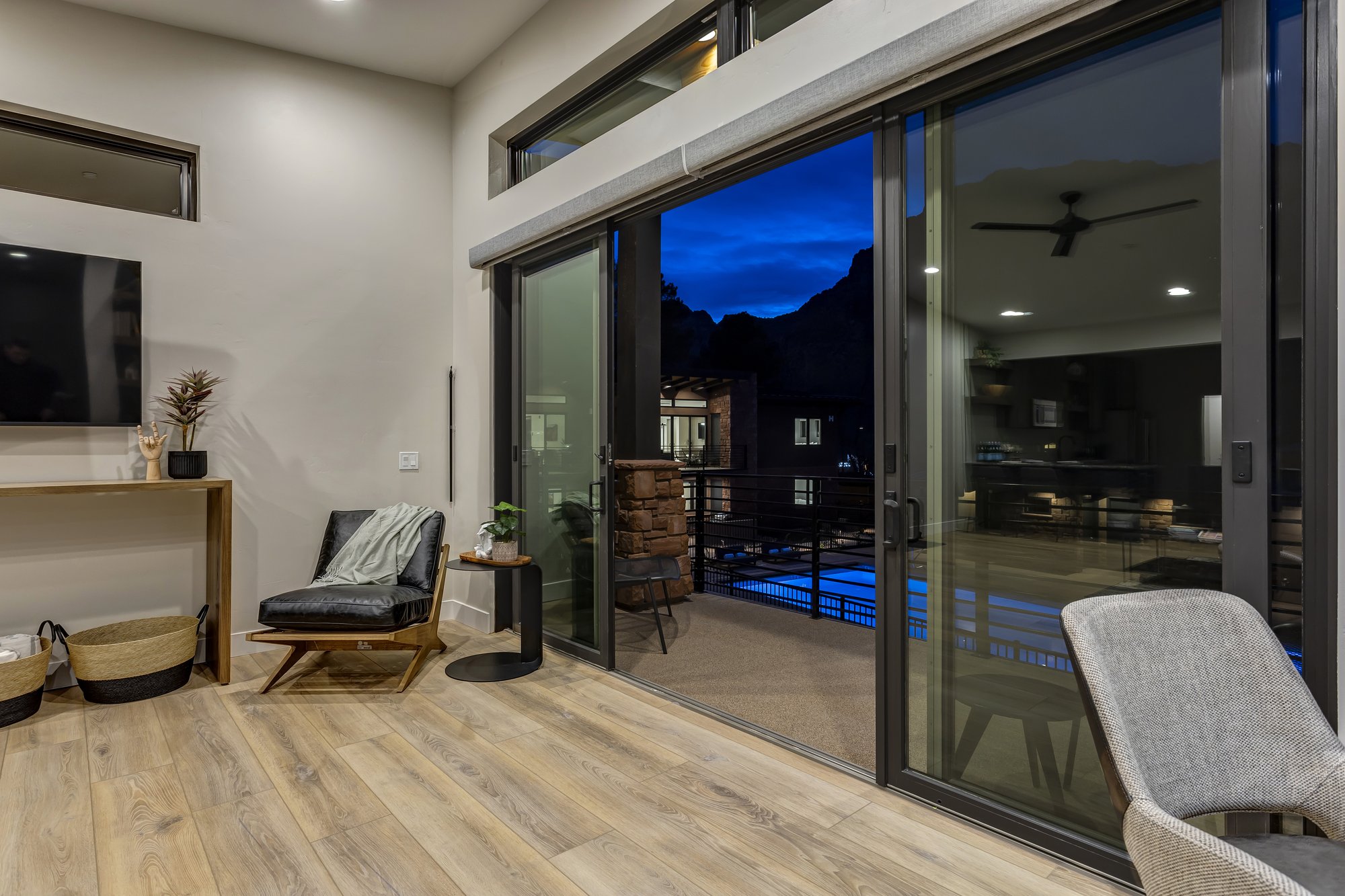 Johnson Mountain Villa Blue Hour002